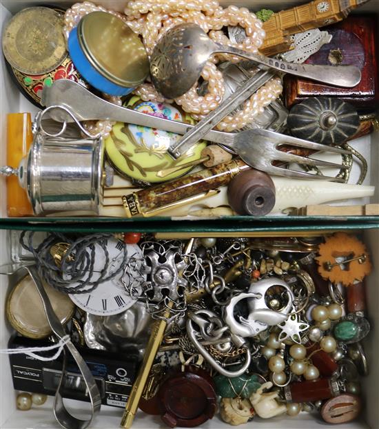 A quantity of mixed items including silver and costume jewellery etc.
